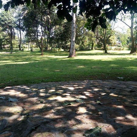 Philo Leisure Gardens Hotel Kalangala Exterior photo