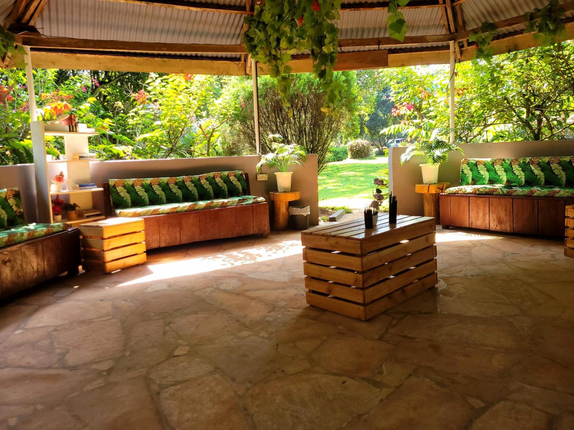 Philo Leisure Gardens Hotel Kalangala Exterior photo