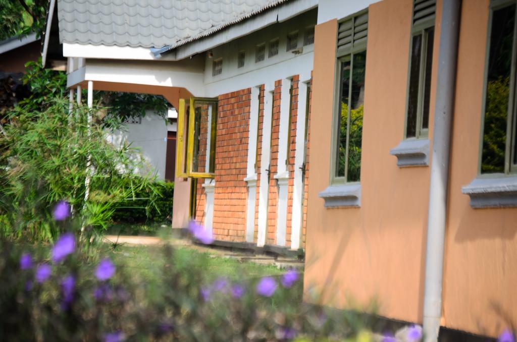 Philo Leisure Gardens Hotel Kalangala Exterior photo